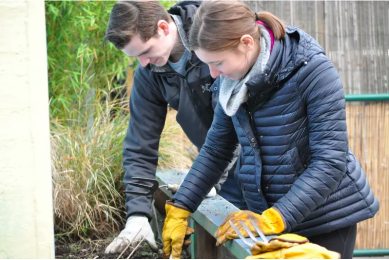 From left to right: Jack Wilkin (‘20) and Margot Sarfas (‘20) plant bulbs at Kentish Town City Farm during the last year’s Community Service Day March 31. Sunday, Oct. 26, 345 students, faculty and parents are planning to participate in this year’s event.