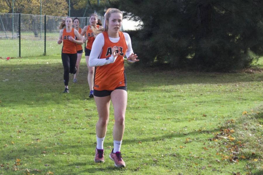 Katy Welch (’22) works with her teammates as they enter the final kilometer of the race.  