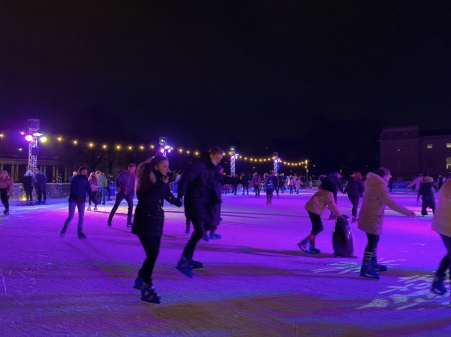 Queen’s House opens its seasonal ice rink despite necessary COVID adaptations. Staff Writer Anna Reznick reviews her experience at the rink. 