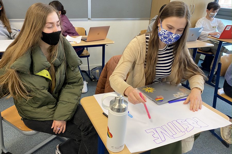 Katie Brosnan (’21) and Cece Muecke (’21) create a poster highlighting female athlete role models. Their poster was part of a mixed media project worked on by participants of the “You Play Like a Girl” workshop, which focused on bringing attention to gender inequalities in sports.