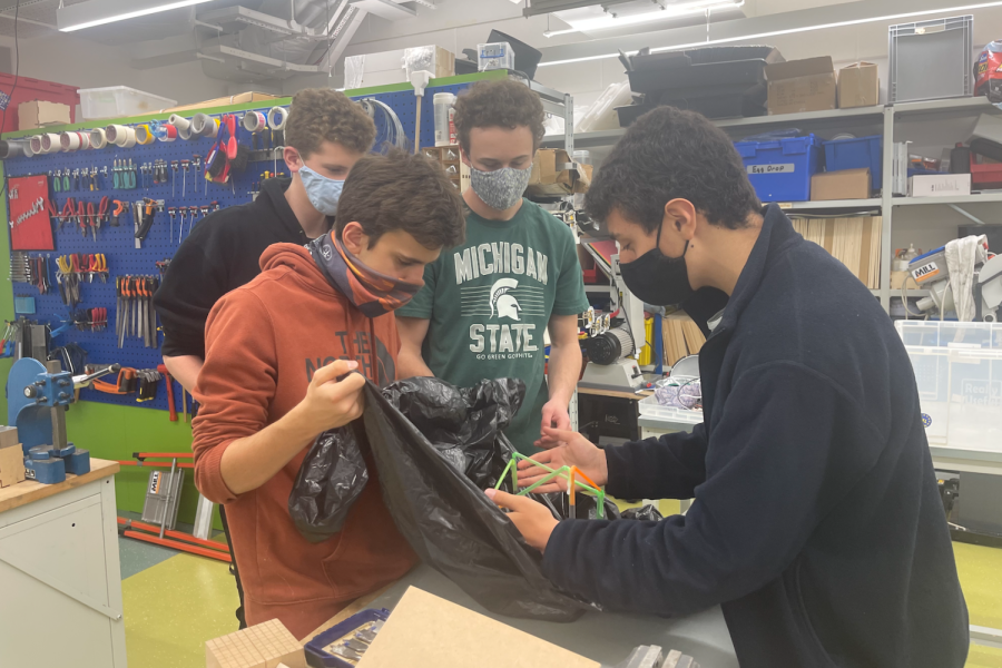 Bassel Ojjeh (’24), Clay Olson (’24), Christopher Lhuilier (’24) and Magnus Carlson (’24) construct a buoyant object out of foam, tape, metal and glue. Students enrolled in the “Sailing the Solent” Alternatives trip spent time in the Make, Innovate, Learn Lab Jan. 14 to learn about floating devices.
