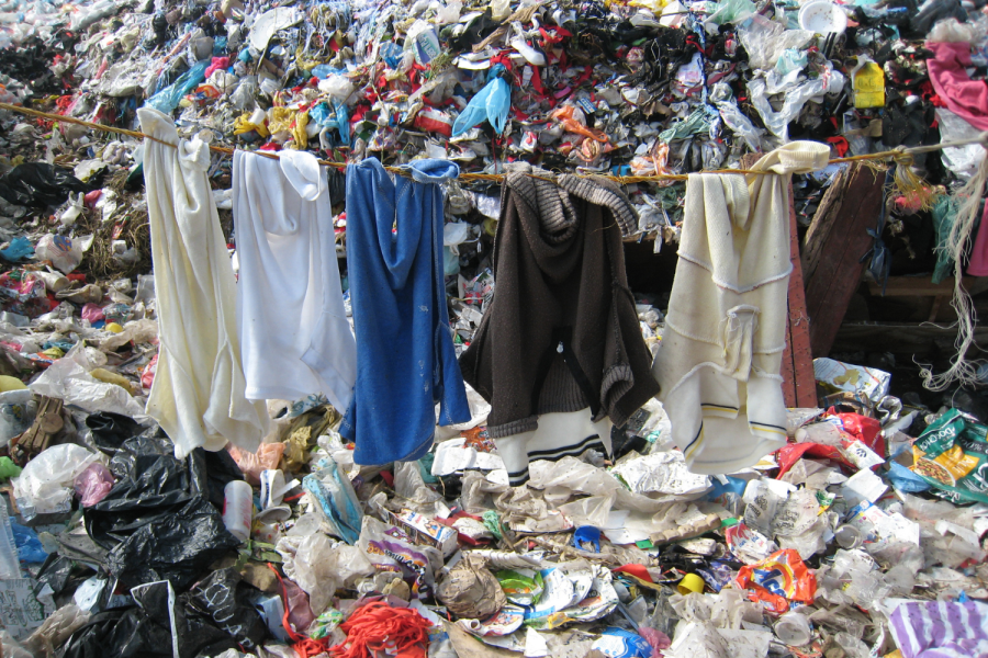 Fast fashion produces vast amounts of waste and pollution, while sustainable fashion companies make a conscious effort to provide for their workers and the environment. 