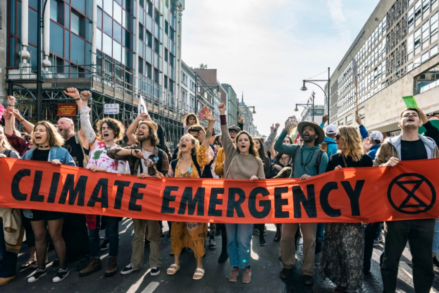 Extinction+Rebellion+protest+in+Manchester+disrupts+public+transport.+Disruptive+climate+protests+interrupt+civilian%E2%80%99s+daily+lives+and+undermine+the+environmental+movement.+