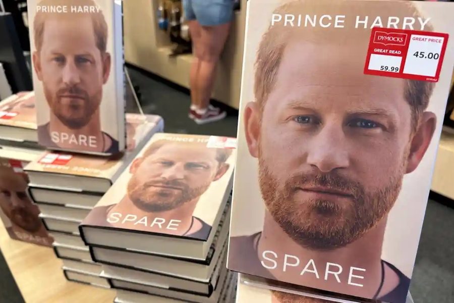 Prince+Harrys+memoir+Spare+is+sold+for+half+price+at+the+W.H.+Smith+store.+The+book+was+marked+down+in+price+on+the+day+of+its+release+after+it+was+leaked+in+Spain+before+the+official+date%2C+according+to+Hello+Magazine.