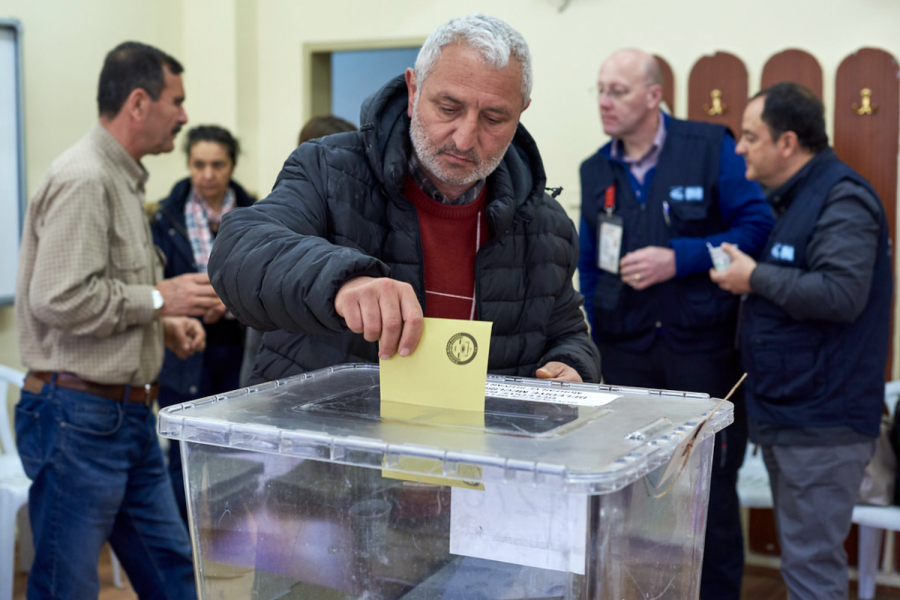 A Turkish citizen casts his vote in a previous election. In the second round of the vote, Recep Tayyip Erdoganmearned 52.14% while Kemal Kilicdaroglu received 47.86%.