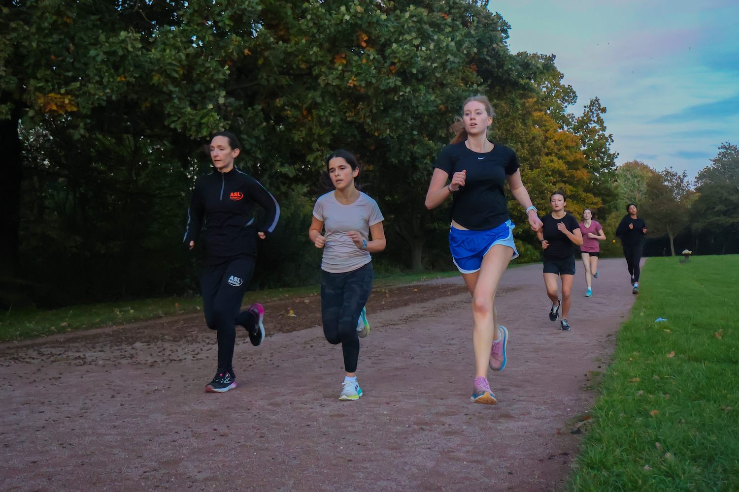 Emma Tiller (25) runs the last lap of training Nov. 6. The team ran around the Regents Park track in groups with one captain in each group.