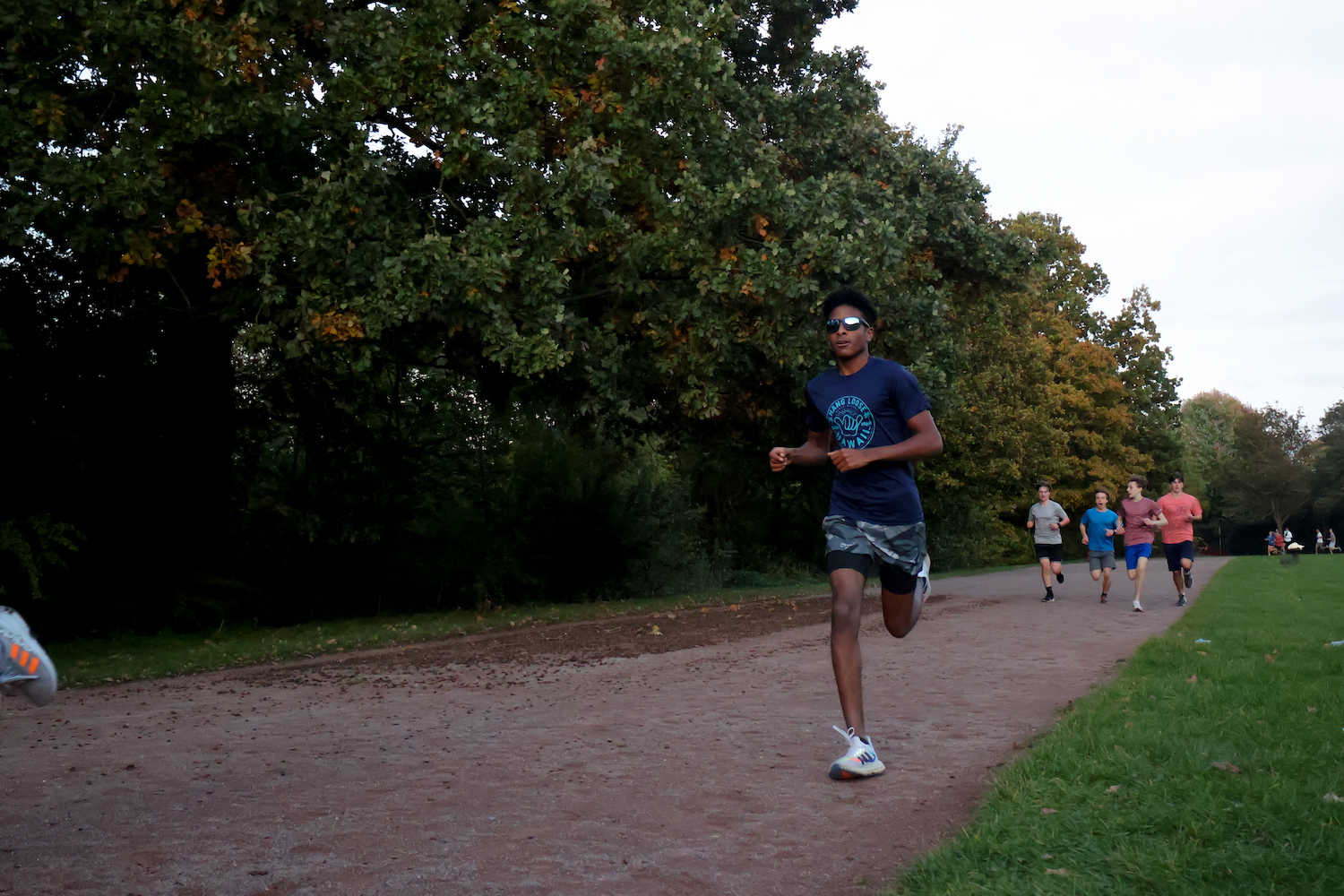 Amari Victor (’25) runs around the Regents Park dirt track during training Nov. 6. Victor is one of eight runners attending ISSTs for the cross country team.