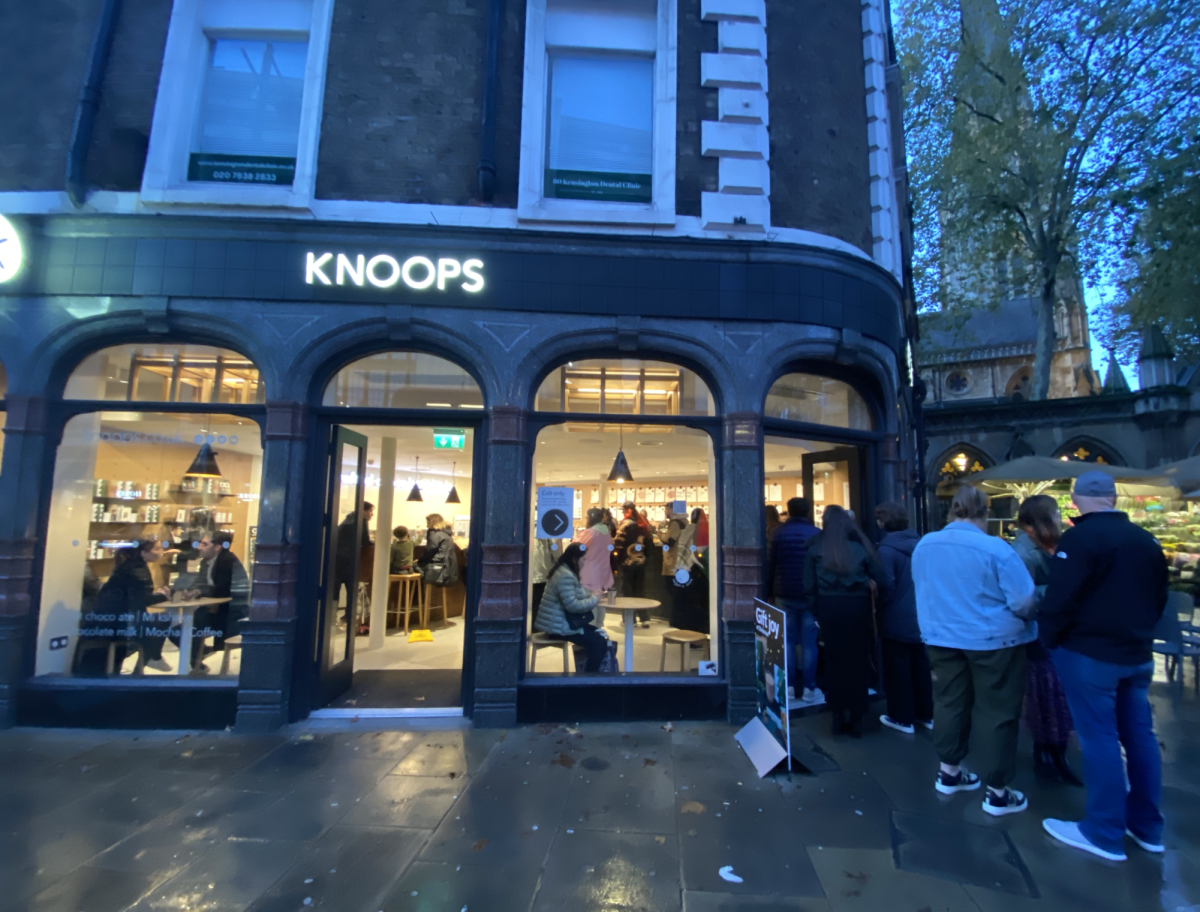 A+queue+forms+outside+new+concept+cafe+Knoops+at+its+High+Street+Kensington+location.+Known+for+its+chocolate+expertise%2C+the+store+had+a+busy+evening+at+one+of+its+biggest+locations.+